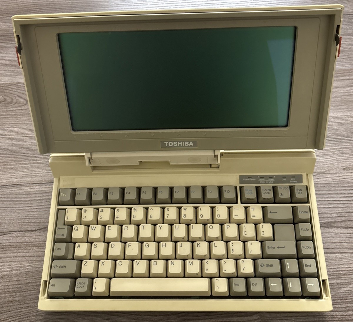 リミフゥ Vintage Toshiba T1100 Plus Laptop Computer with Maxell Micro