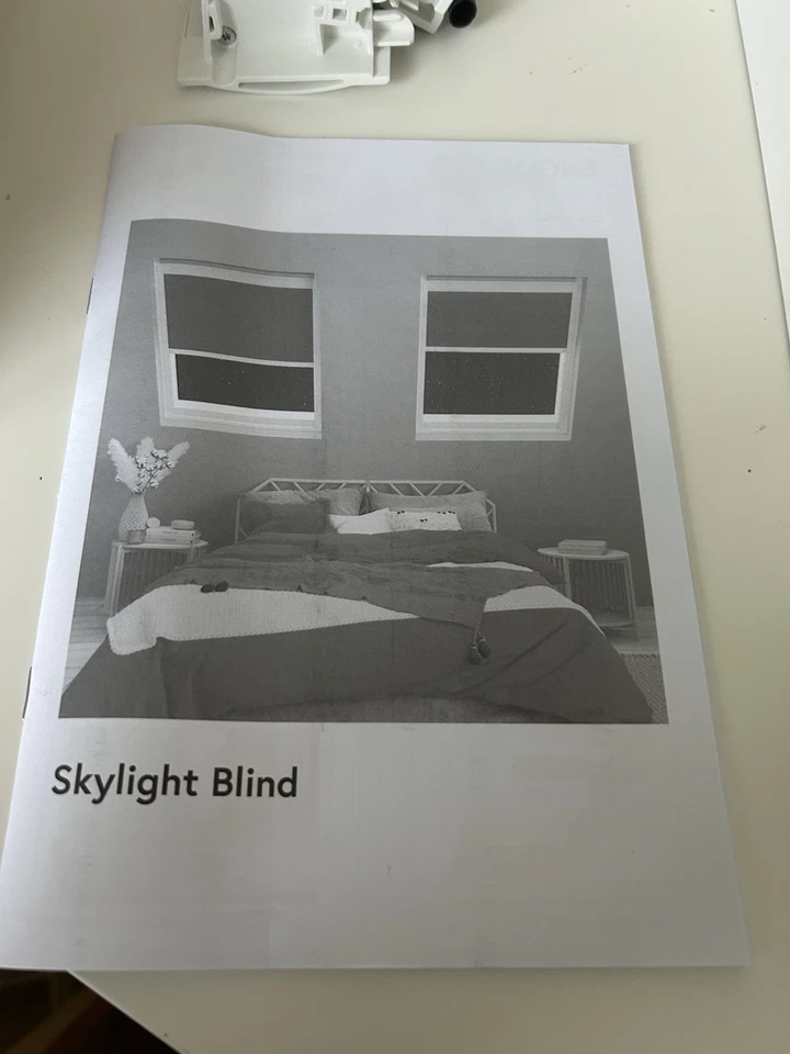 Persiana opaca de ventana de techo original VELUX para CK04 negra con riel guía gris 1 Foto 4 de 4