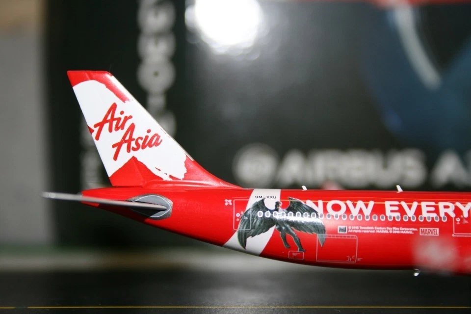 Phoenix 1:400 Air Asia Airbus A330-300 9M-XXU (04094) 'X-Men' Model Plane - Image 4 of 4