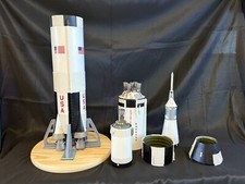 Museum Quality 1/72 scale Saturn V model kit ...