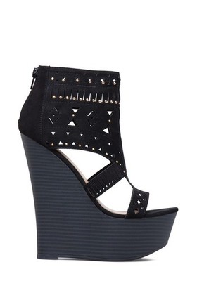 Nellie by SHOEDAZZLE Black faux suede studded lasercut 6'' platform wedges SZ 8