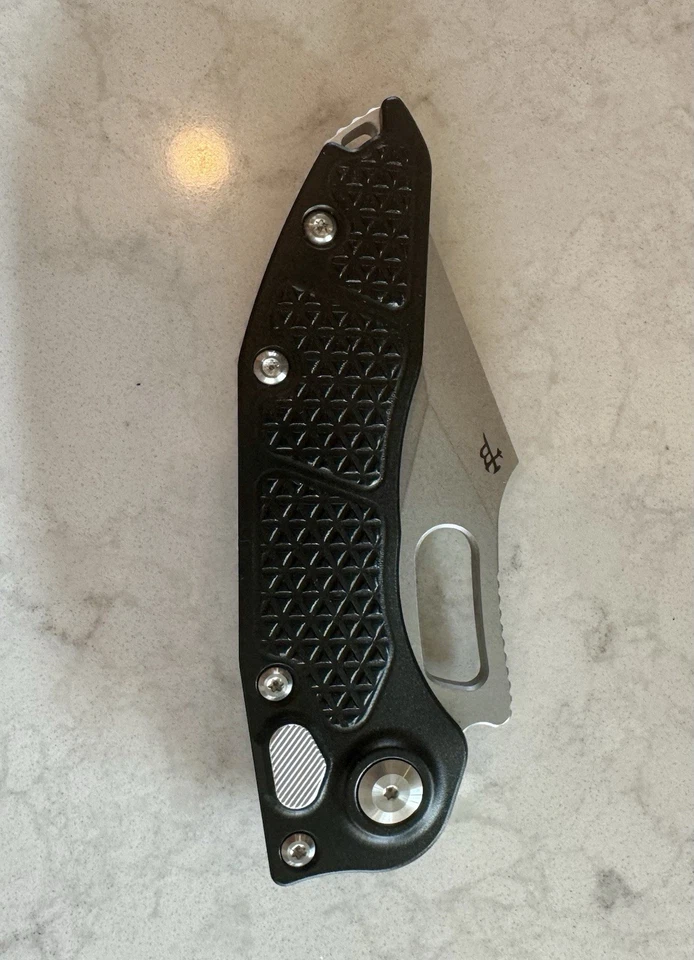 Microtech Stitch-Ram-Lok Fluted Carbon Fiber Black DLC - Image 4 of 4