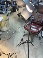 Smith Victor Model 710 600W Photographic Light  With SA-10 Tripod