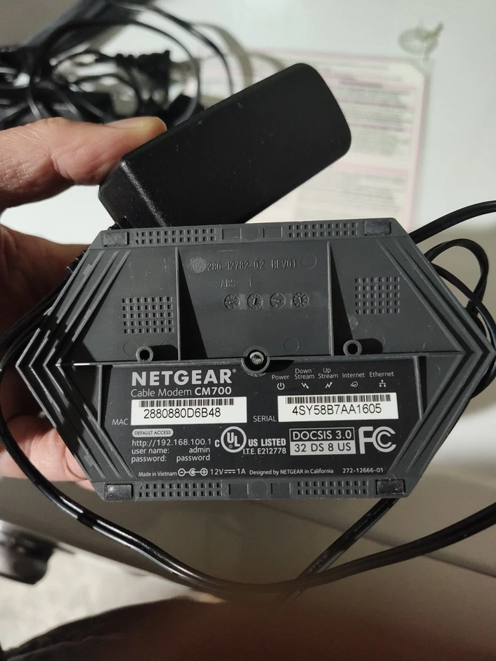 Módem por cable 32x8 NETGEAR CM700-1AZNAS DOCSIS 3.0 para Xfinity de Comcast 1.4gbps Foto 3 de 4