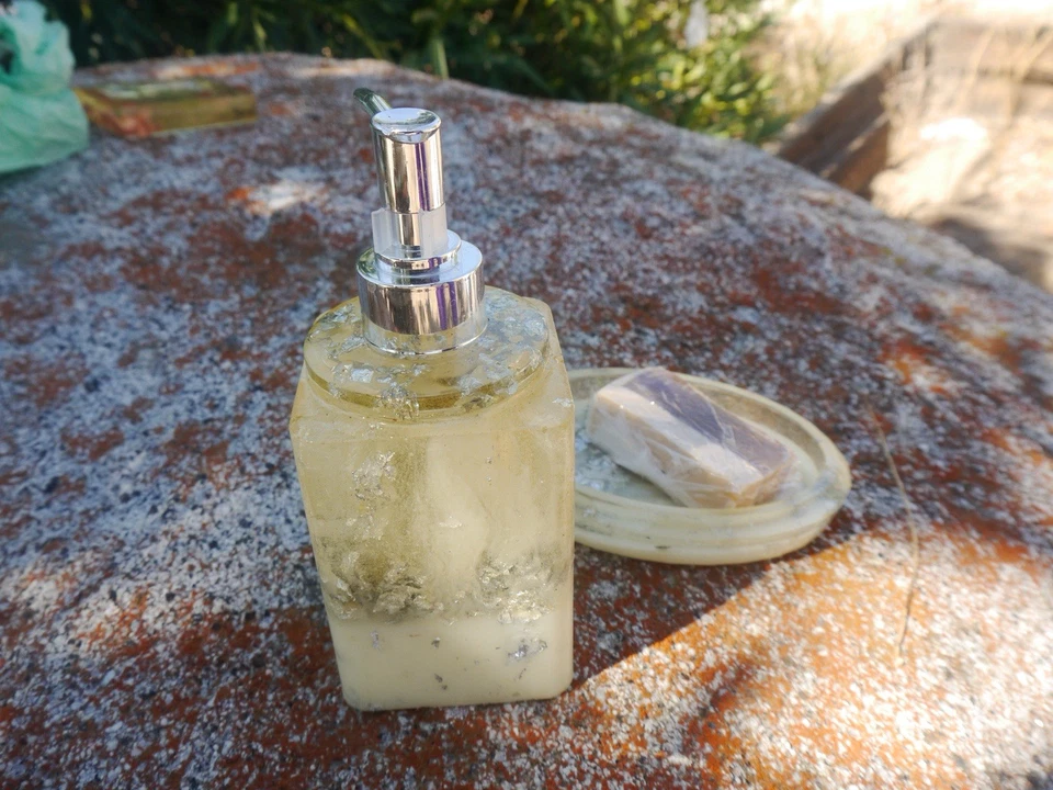 Juego de 2 dispensadores de jabón/loción Silver Pond con soporte para jabón Foto 3 de 3