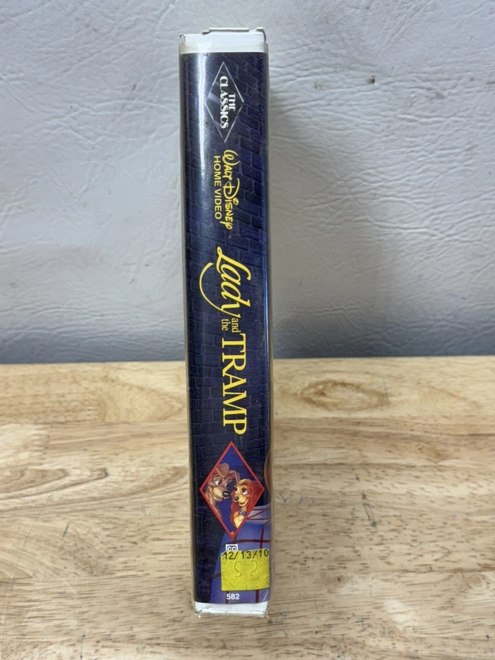 Lady & The Tramp VHS Clamshell Walt Disney Classic Black Diamond  - Image 4 of 4
