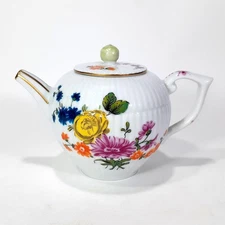 Vintage Franklin FURSTENBERG Porcelain Mini Teapot - Victoria & Albert Museum