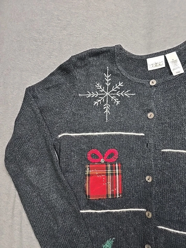 Cárdigan deportivo Villager para mujer gris medio bordado con cuentas de Navidad Foto 2 de 4