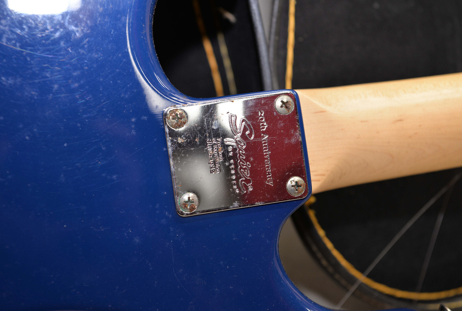 Fender Squier 20th anniversary Stratocaster electric guitar case collectible J3