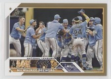 2023 Topps Series 2 Gold /2023 Milwaukee Brewers #533 0r5k