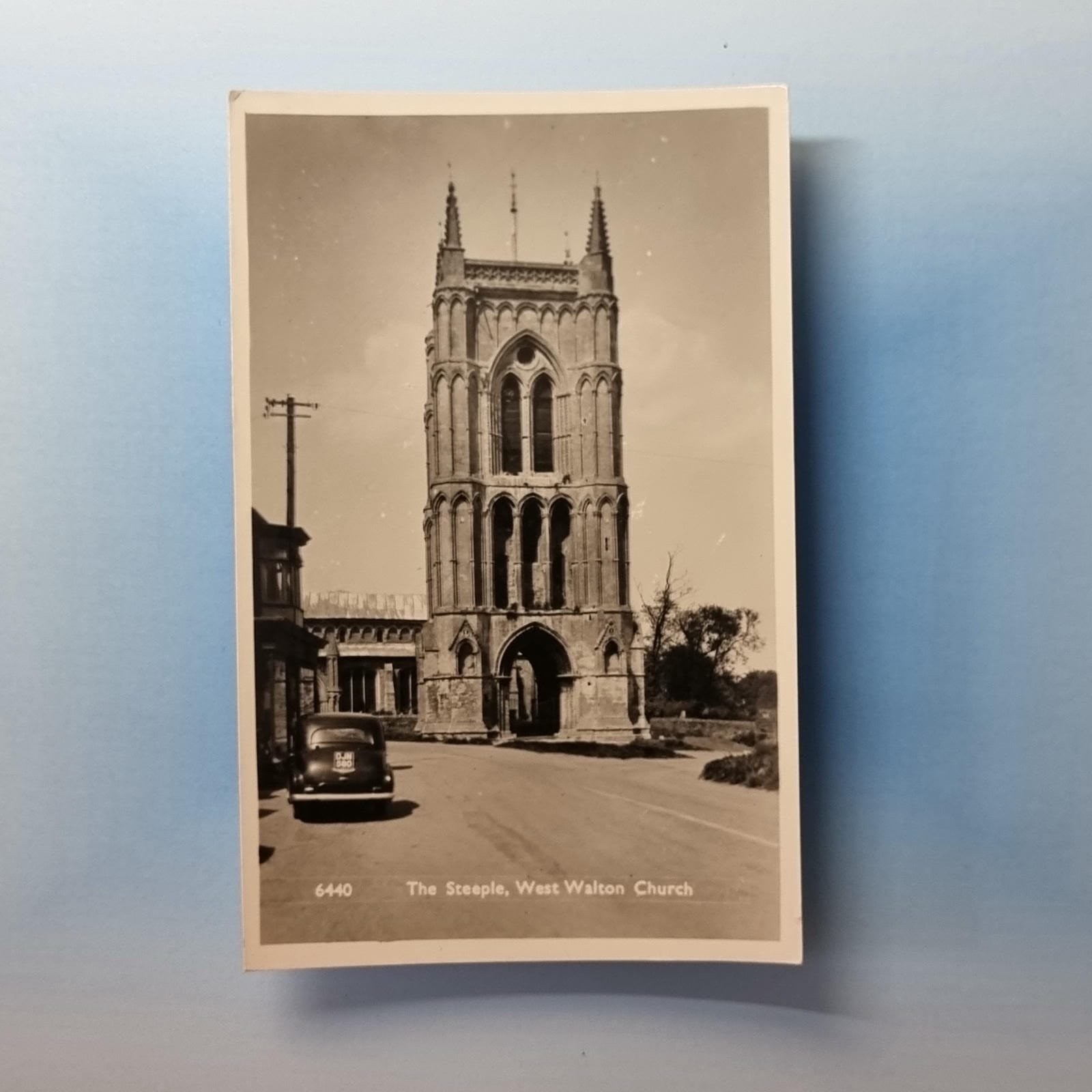 West Walton Postkarte um 1930 Echtfoto Norfolk Steeple Pfarrkirche Motorwagen