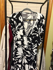 Nine West Black/White Floral Wrap Dress V-Neck Ruffle Knee Length Size 14