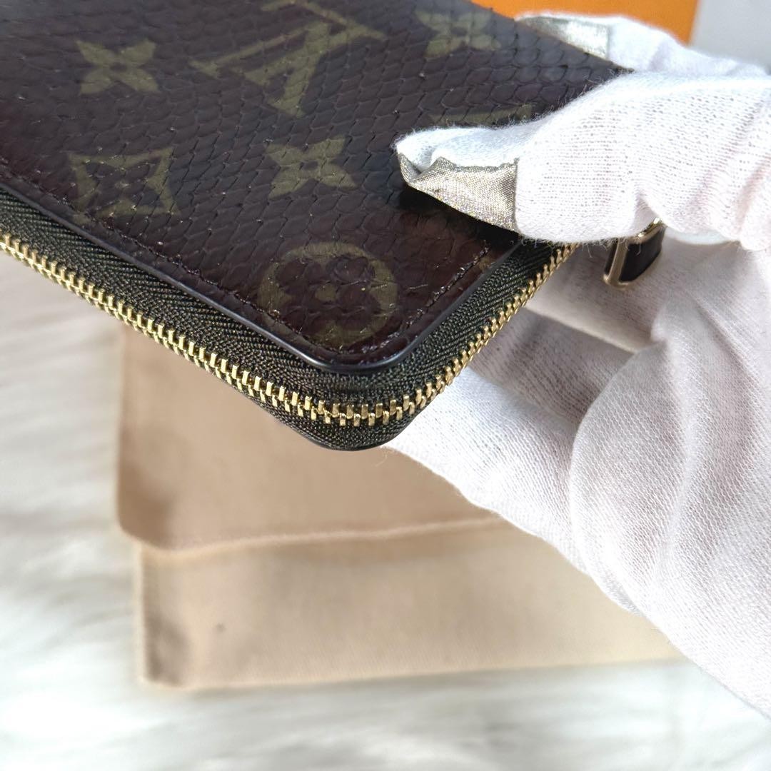 Excellent Condition Louis Vuitton Python Monogram… - image 10