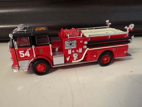 Corgi Seagrave K J Chicago Fire Engine 54 1:50