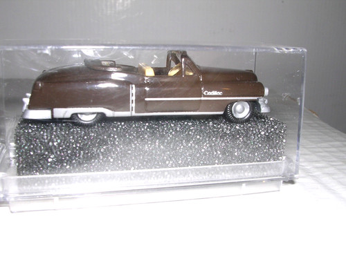Cadillac convertible Busch #43403 1952 con techo hacia abajo "marrón" H.O. Escala 1:87 | Zustand: New