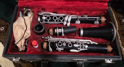 Vito Reso-Tone 3 Bb student clarinet USA with original-style LeBlanc hard case.