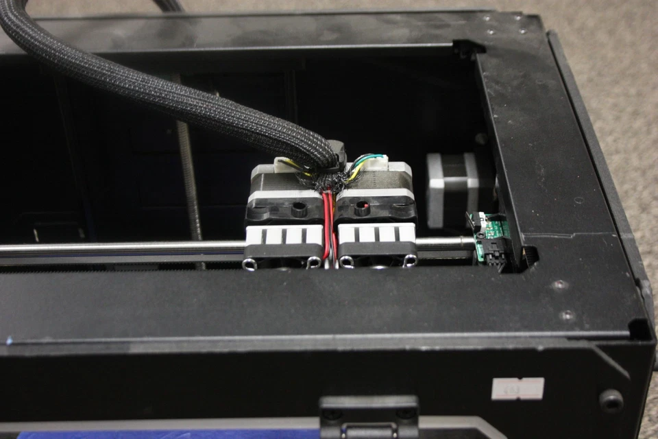 MakerBot Replicator 2X 3D Printer - Heated Print Plate - For Parts or Repair - Image 3 of 4