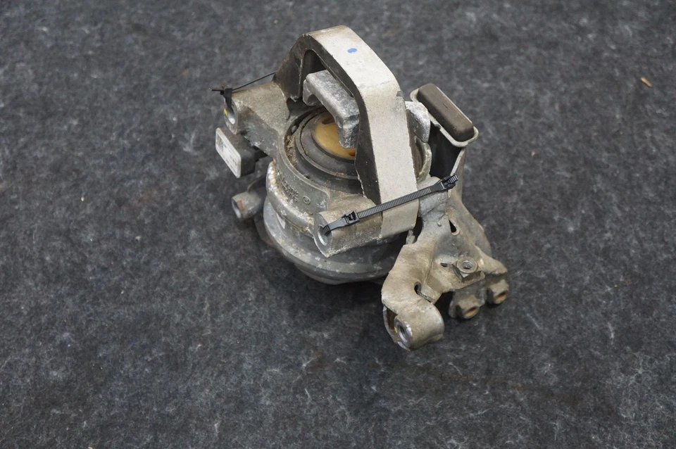 Soporte de soporte de montaje del marco del motor izquierdo OEM 4H0199255T Audi S6 S7 13-18 Foto 4 de 4