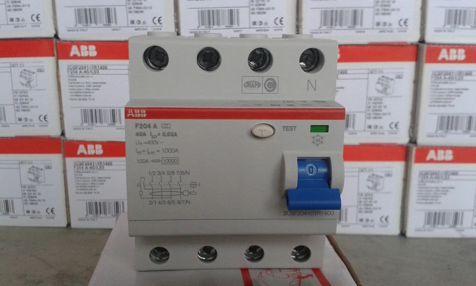 ABB Fehlerstrom-Schutzschalter F204A-40/0,03 / FI mit 40A 30mA 4-polig