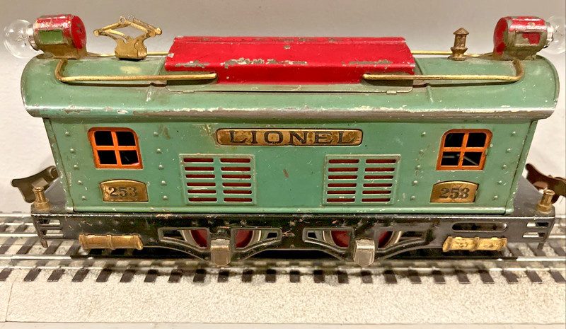Lionel 253 Vintage O Prewar Green Tinplate Electric Locomotive