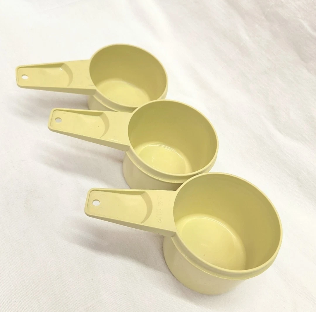 TUPPERWARE Vintage Stacking Nesting Measuring Cups Yellow Set 3