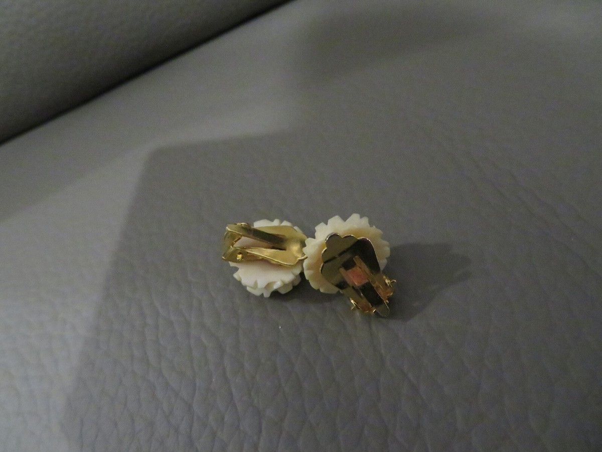 Boucle D'oreille Ancienne XIXe Siècle - Forme Fleur Avec Clip - Doré - Occasion Vintage