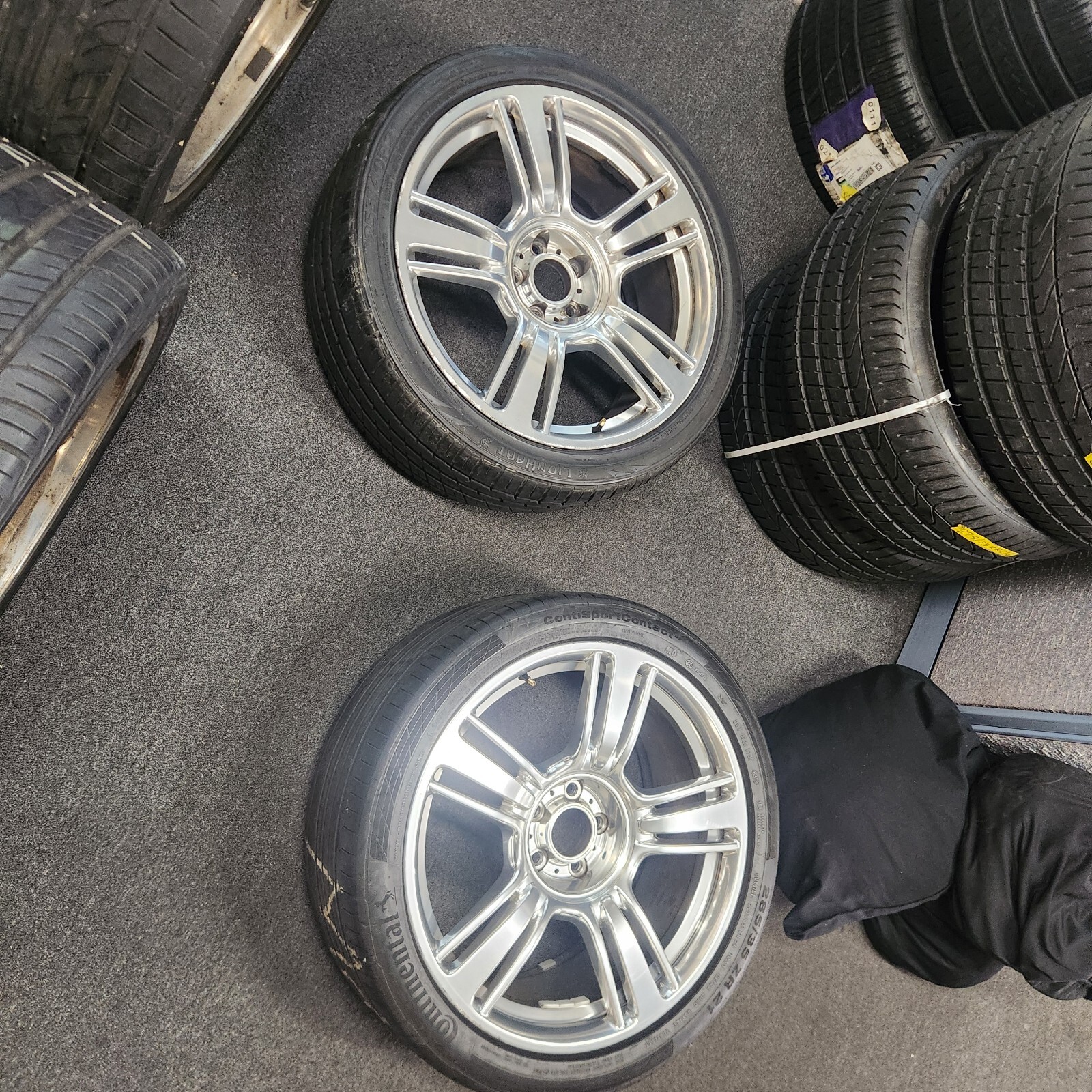 Rolls Royce Rims 9 1/2 by 21 inch 5 lug pattern polished
