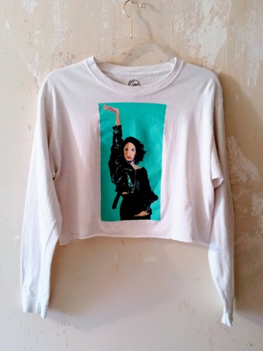 SHIRT Medium Selena Quintanilla Crop 