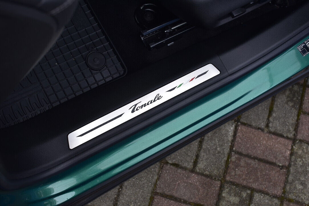 Copertura In Acciaio Per Alfa.Romeo Tonale | Serratura Del Bagagliaio Decor | 1 Pezzo Inox Q4 Veloce Sprint Tributo Italiano Plug-in Hybrid Accessori Tuning : Amazon.it: Auto E Moto