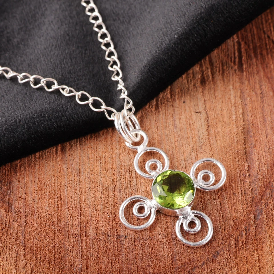Maravilloso colgante de peridoto de piedras preciosas hecho a mano joyería de plata de ley 925 para regalo Foto 4 de 4