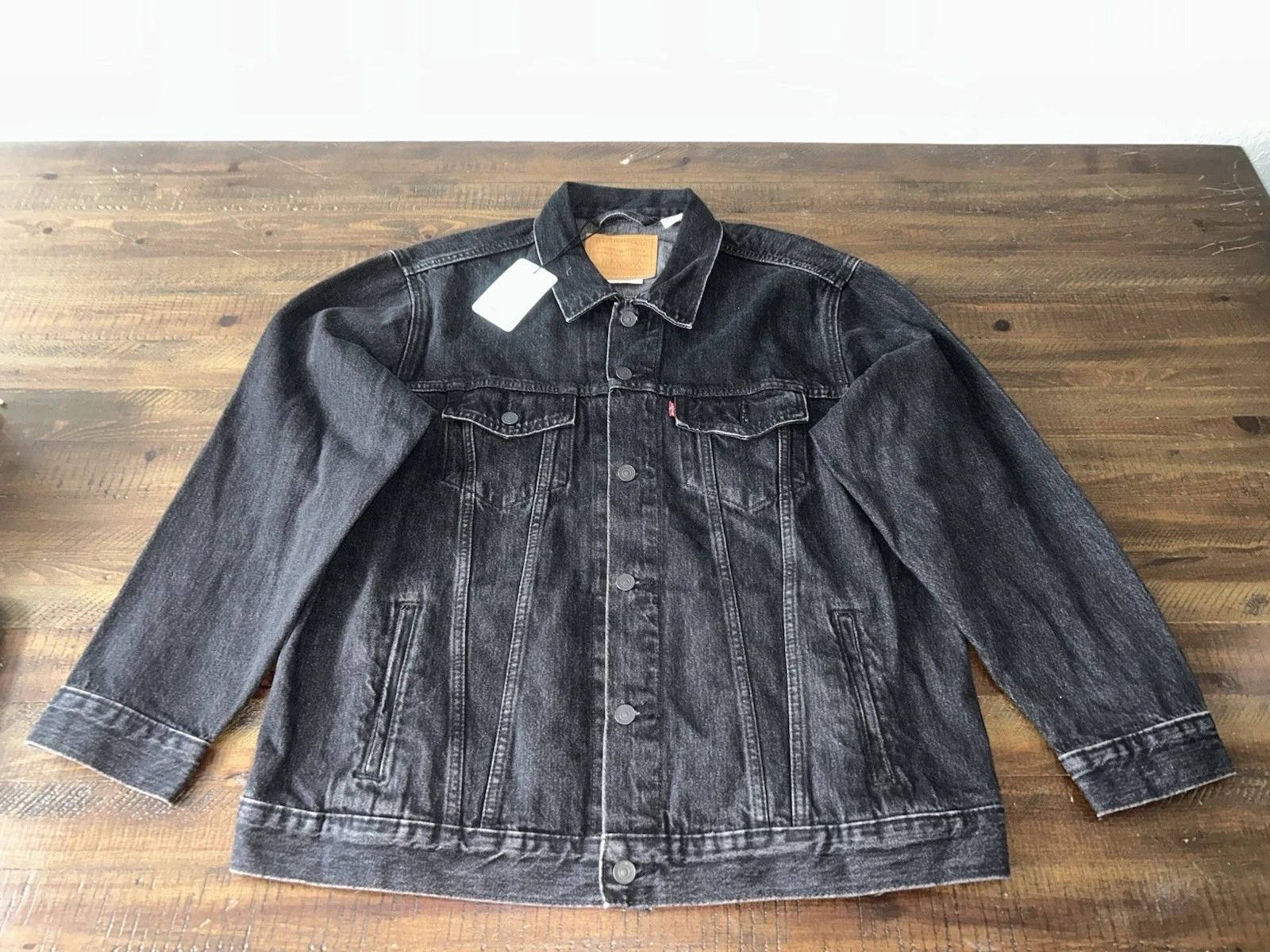 NEW! With Tags LARGE levis relaxed trucker Denim Jacket NWT Faded Black Levi’s
Opens in a new window