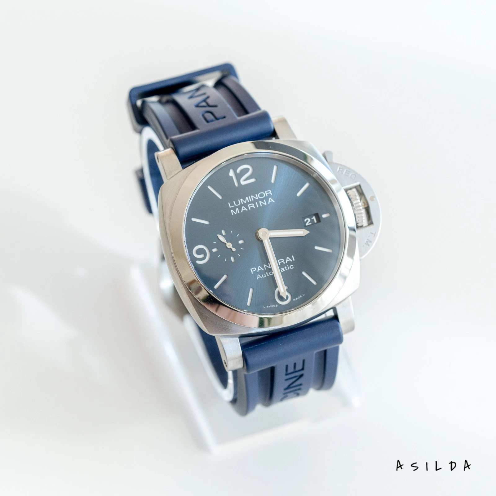 Panerai — 2021 Panerai Luminor Marina | PAM01313 | 44mm | Blue Sunburst Dial | Comple Set