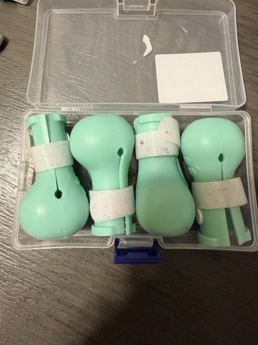 JAKI Silicone Cat Boots For Grooming, Set Of 4 In Plastic Case