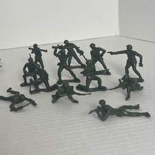 106 Piece Lot Green Army Men Plastic Unbranded 12 Different Men 2 Inch