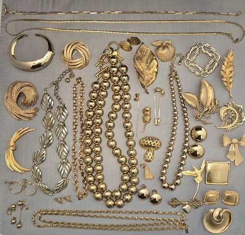 VTG GOLD TONE JEWELRY LOT NECKLACE BROOCH BRACELET EARRING COSTUME SIGNED