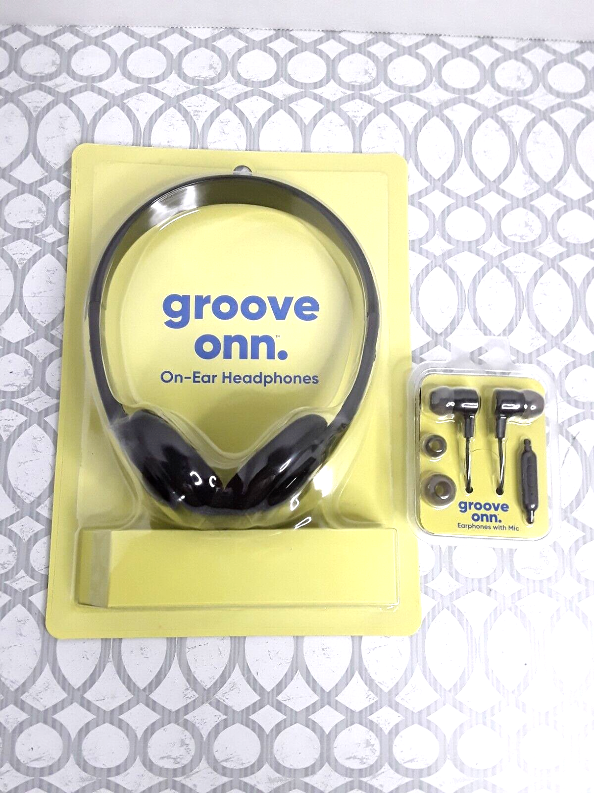 On-Ear Headphones & Earphones With Mic. Wired Groove Onn Lot Of 2 New In Package-image