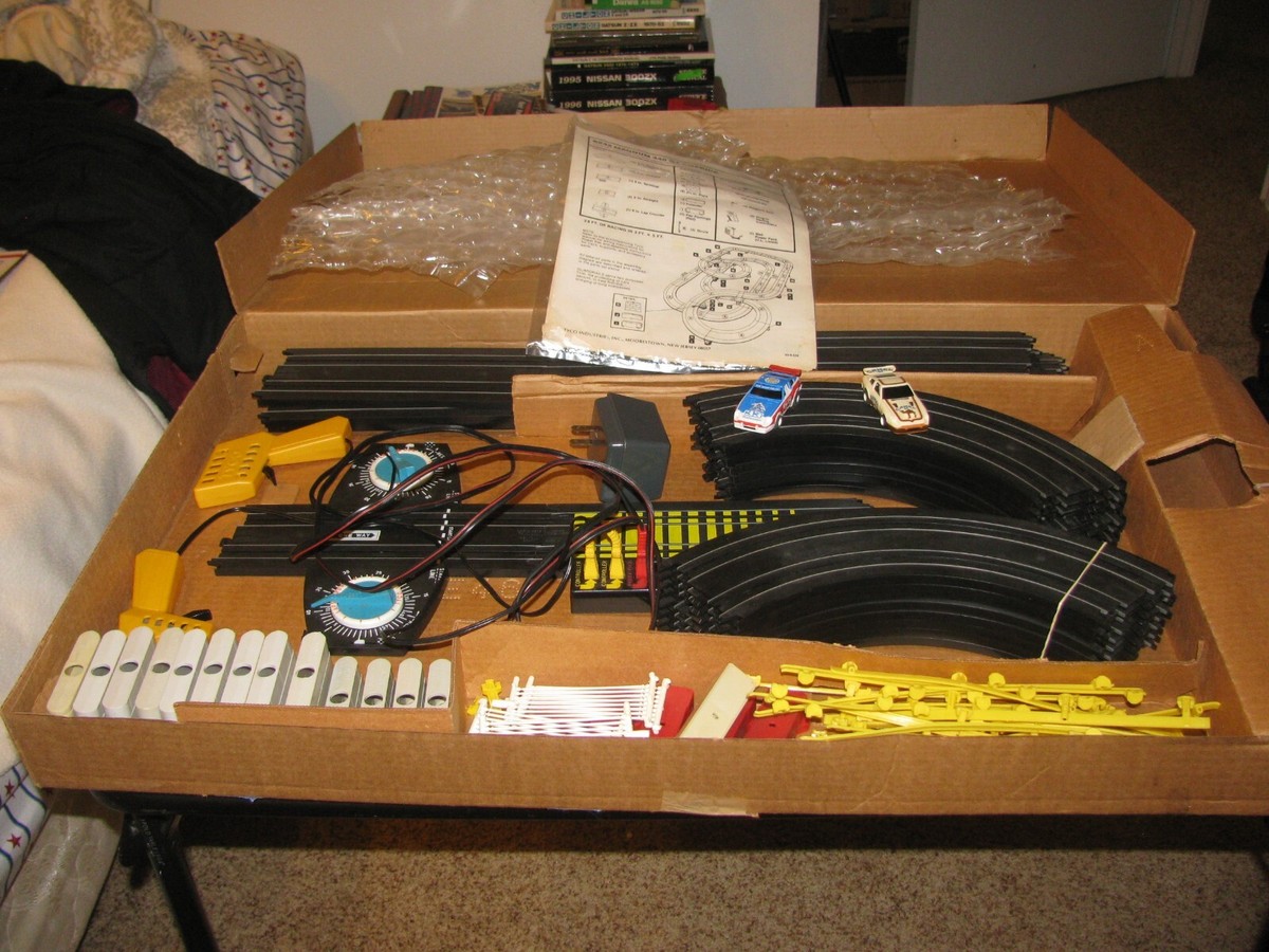 TYCO MAGNUM 440 GT AMERICAN HO RACING TRACK WITH 2 CARS BOB