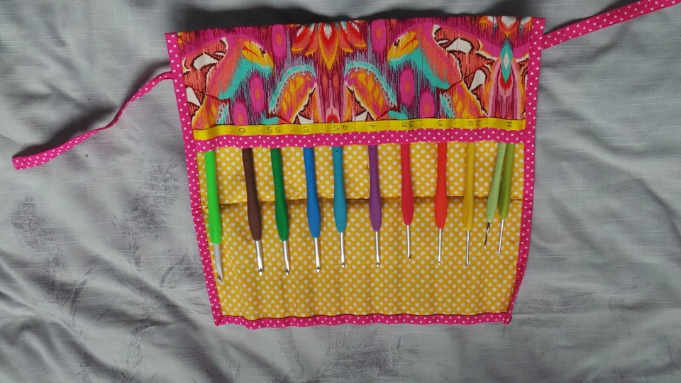 Clover Crochet Hooks Set of 11 in Handmade Caddy 1.75mm to 6.5mm - image 2 of 4