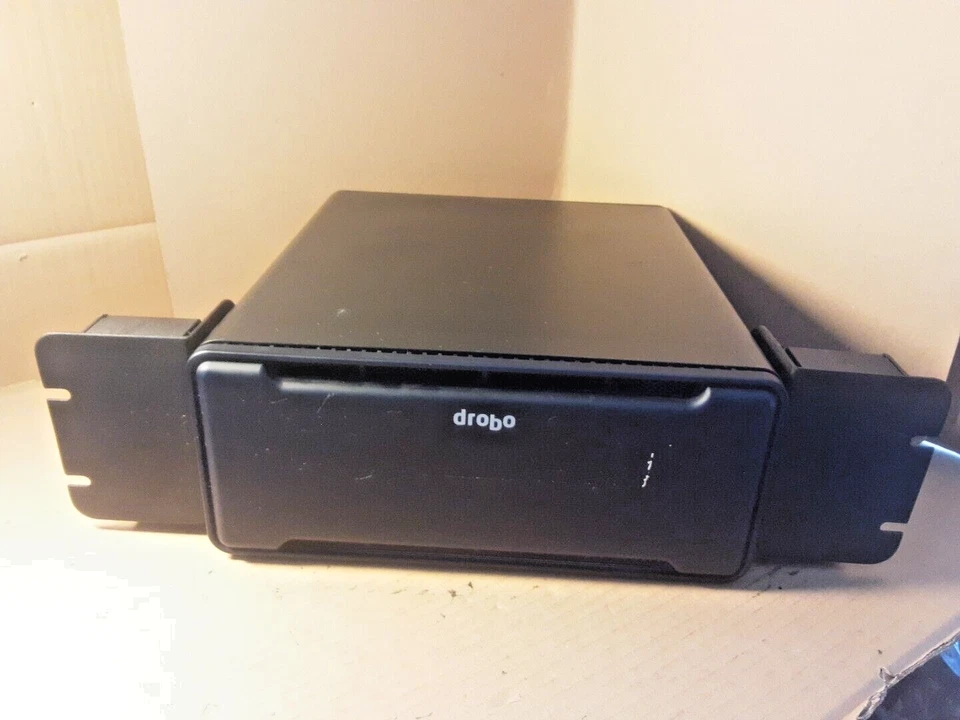 Drobo B800i 8-Bay iSCSI SAN storage System WITH RACKMOUNT EARS, NO HDD - Image 3 of 4