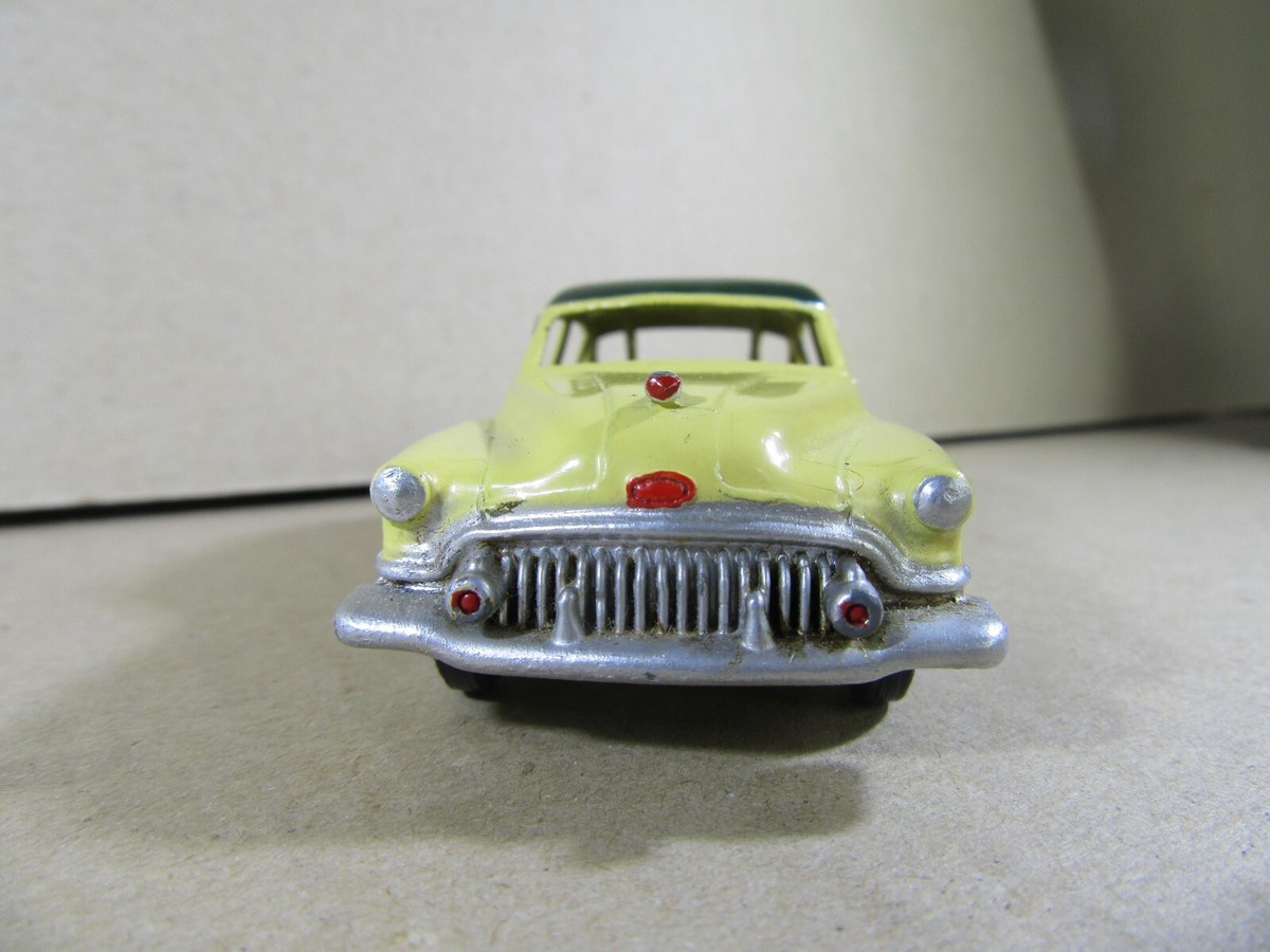 Simca 1301, Marron Foncé Métallisé - HERPA 430746002 - HO 1/87