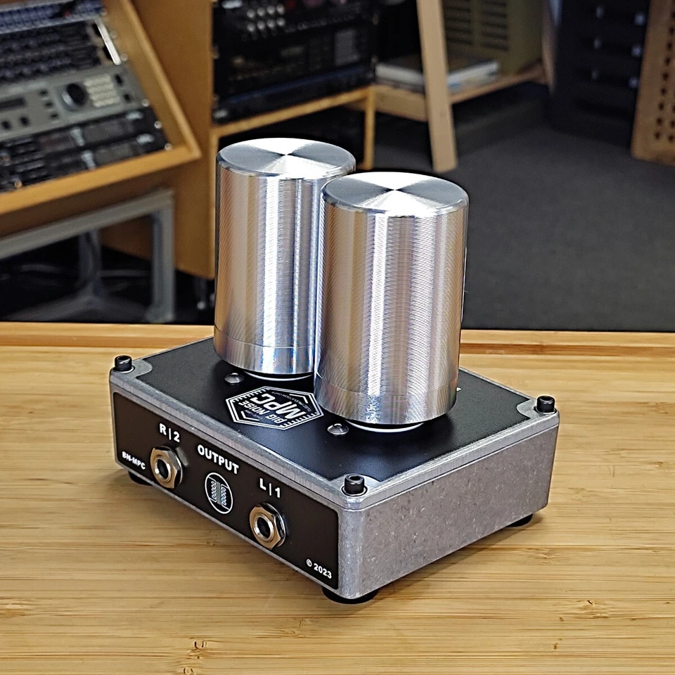 Audio Magic XFLTMZ1:1 Hi-Fi Studio Audio Transformer Pair | 3Hz to 250KHz - Image 3 of 4