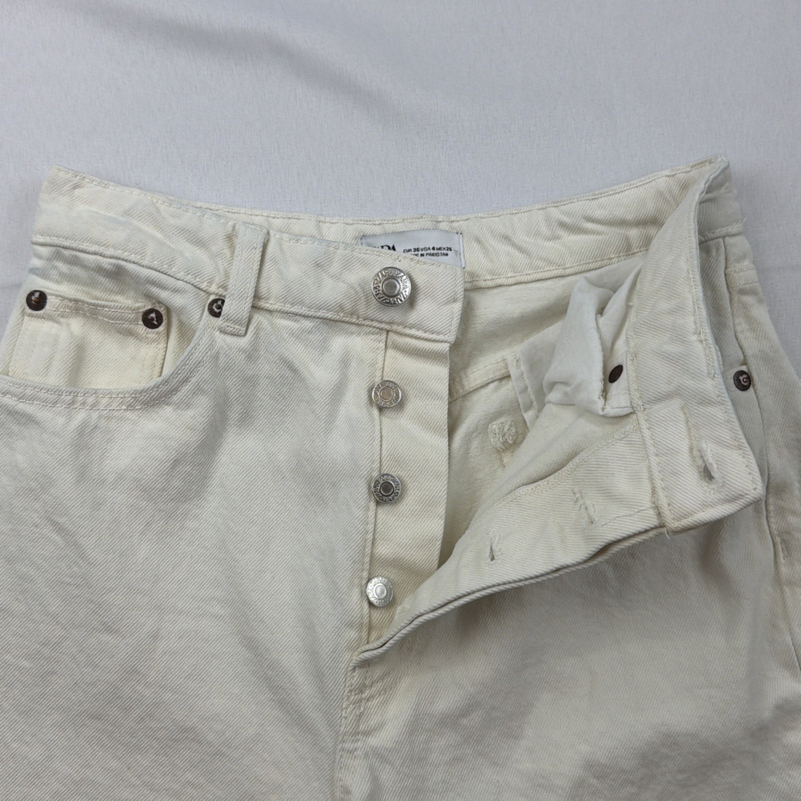 Zara Women’s Off White Straight High Rise Raw Hem Jeans Size 25x26  Neutral Chic thumbnail 10