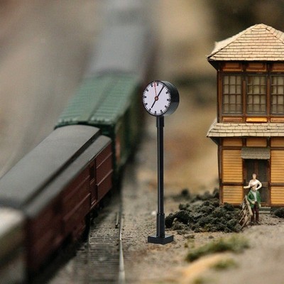 1:87 Platform Clock Track Lamp DIY Mini Unique Simulation Railroad Scenery for