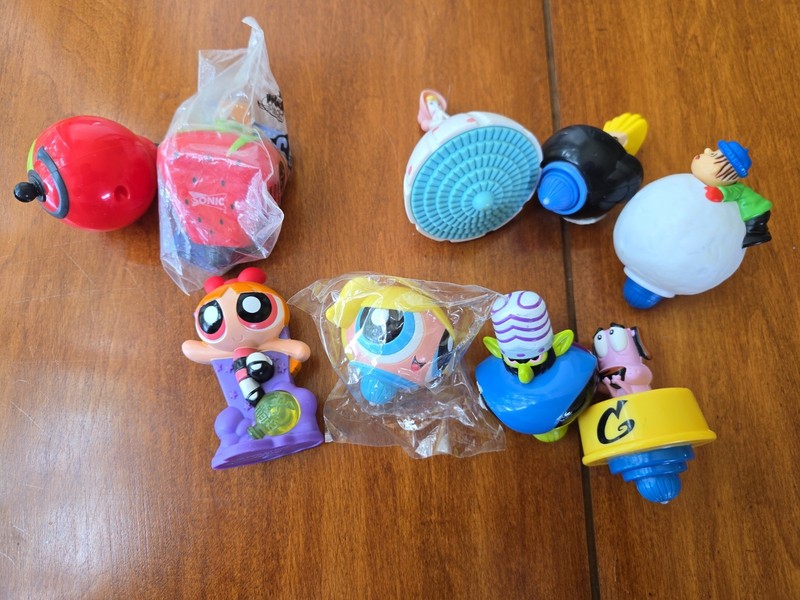 Kellogg's 2003 Vintage Cartoon Network & Sonic Spinning Tops Lot of 9