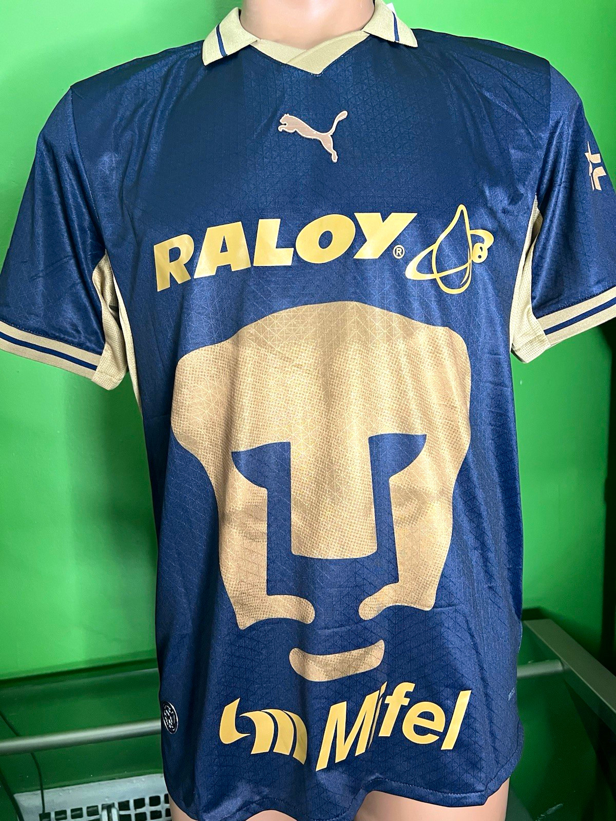 Pumas UNAM G. Martinez #9 *Large*