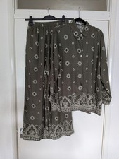 Ladies Kakhai Green Pattern two Piece Set 14-16 Blouse And Trousers Set
