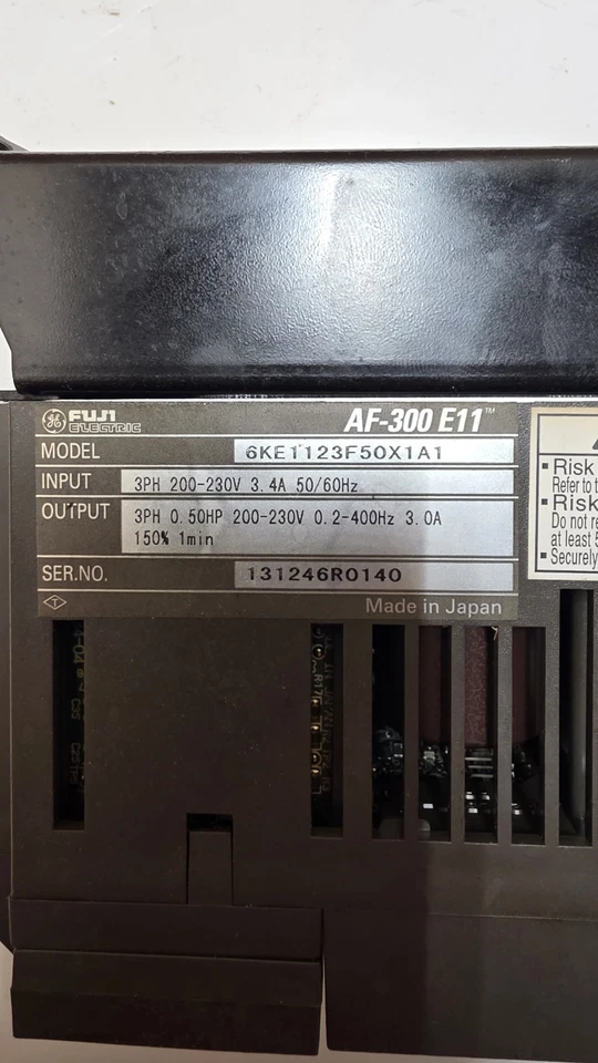 Inversor eléctrico GE Fuji AF-300 E11 VFD 6KE1123F50X1A1 - 0,5 HP 230 V 3 PH... Foto 3 de 4