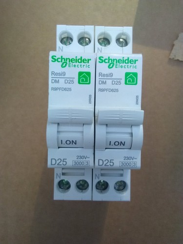 lot de 12 SCHNEIDER Resi9 XP Disjoncteur 25A Ph+N courbe D 3kA 230V