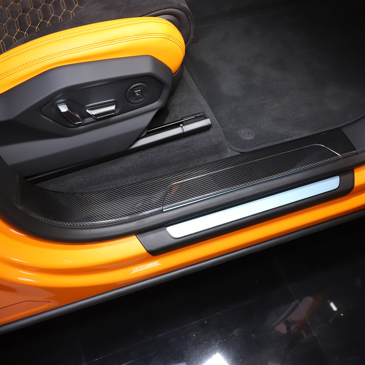 4PCS Real Carbon Fiber Door Sill Scuff Plate Trim For Lamborghini URUS 2018-2023