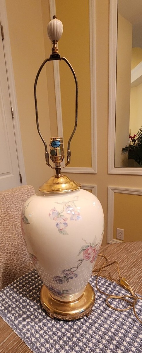 LENOX TABLE LAMP - Beautiful, Large Lamp w/Finial, Floral Pattern